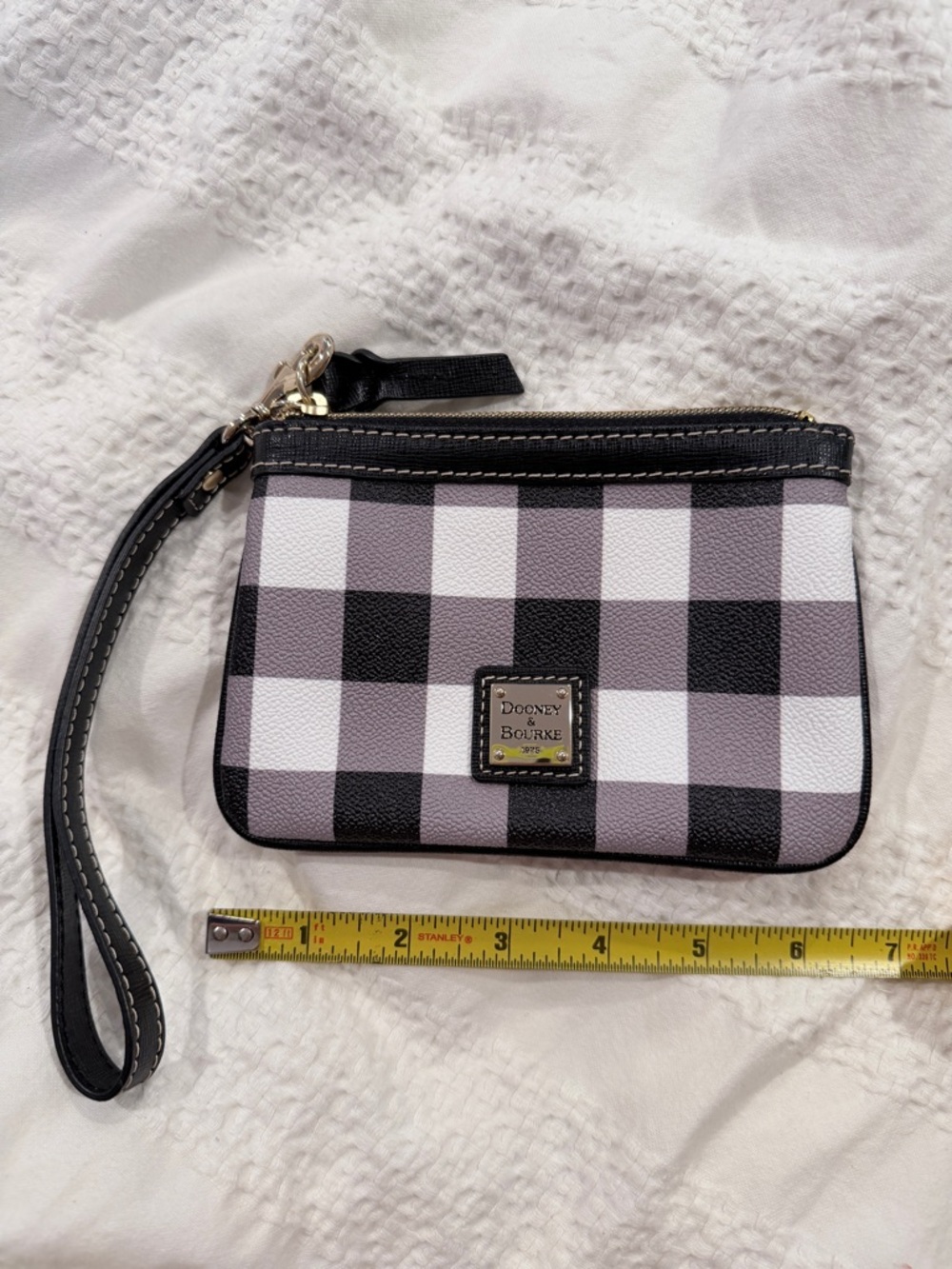 NWOT Dooney & Bourke Black, White and Gray Gingham Check Wristlet - Picture 2 of 16